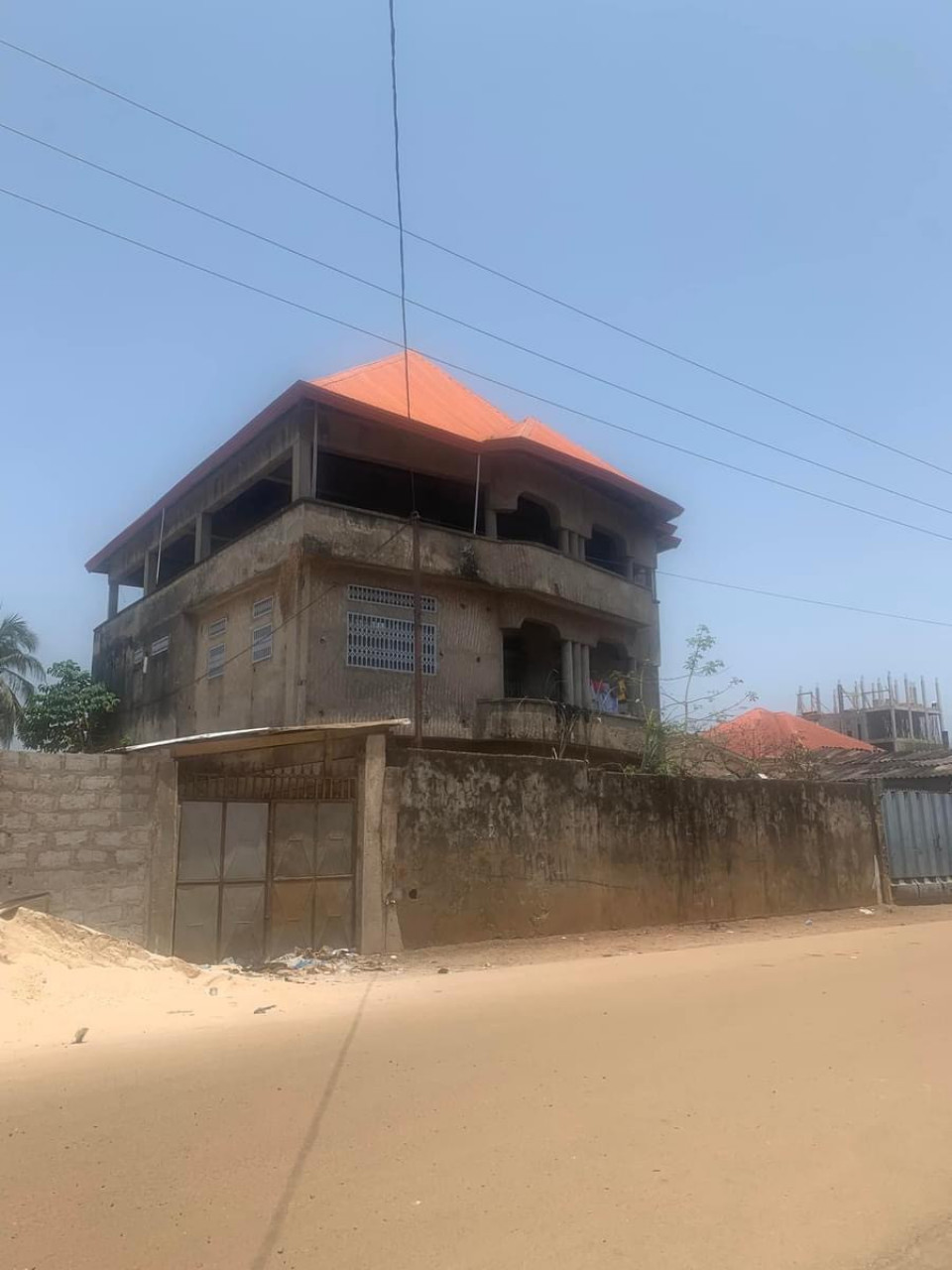 Vente d’une Villa duplex inachevé située a Lambanyi, Maisons, Conakry