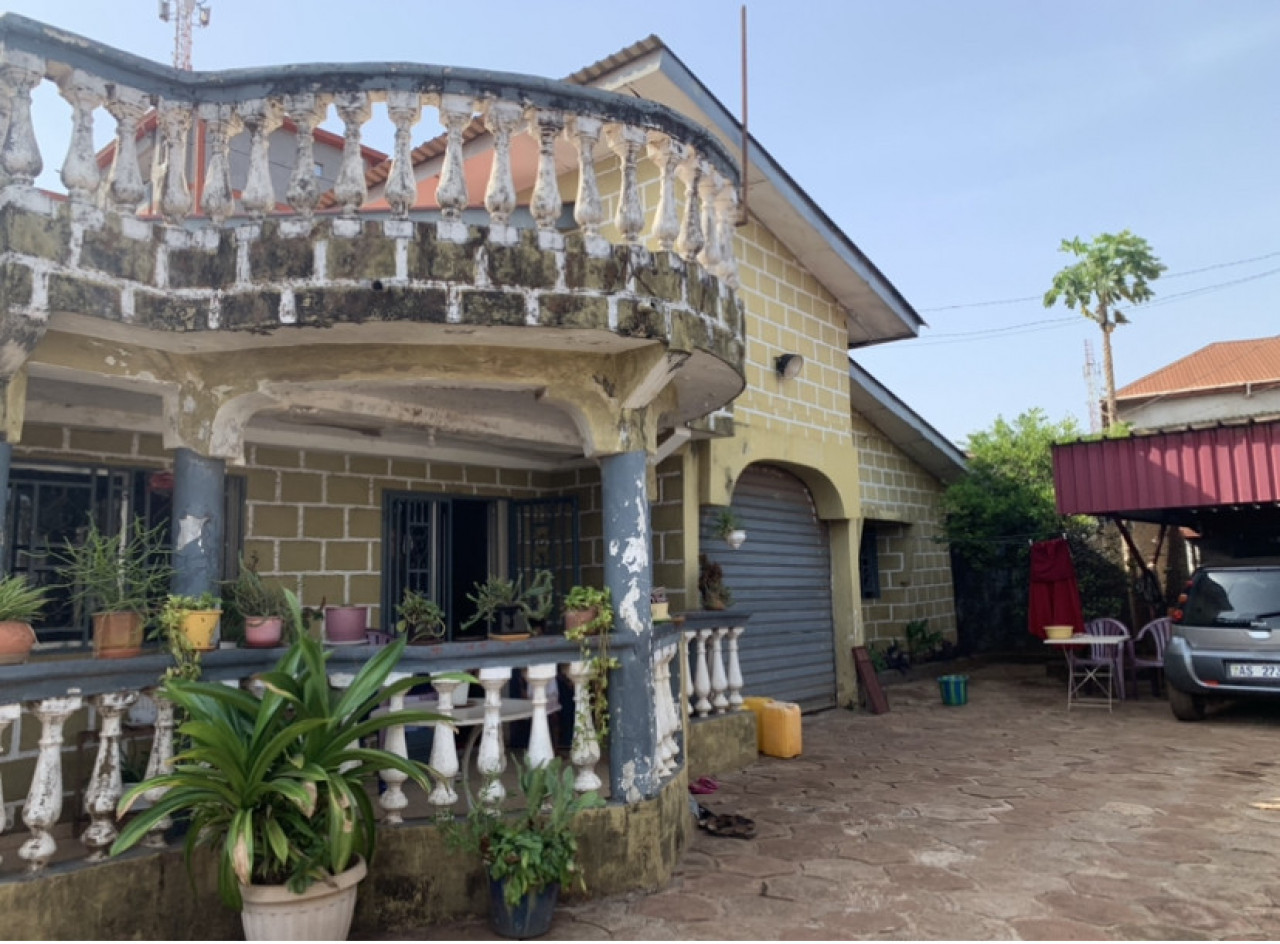 Villa en vente à yembeyah simanbossia avec titrefoncier, Maisons, Conakry