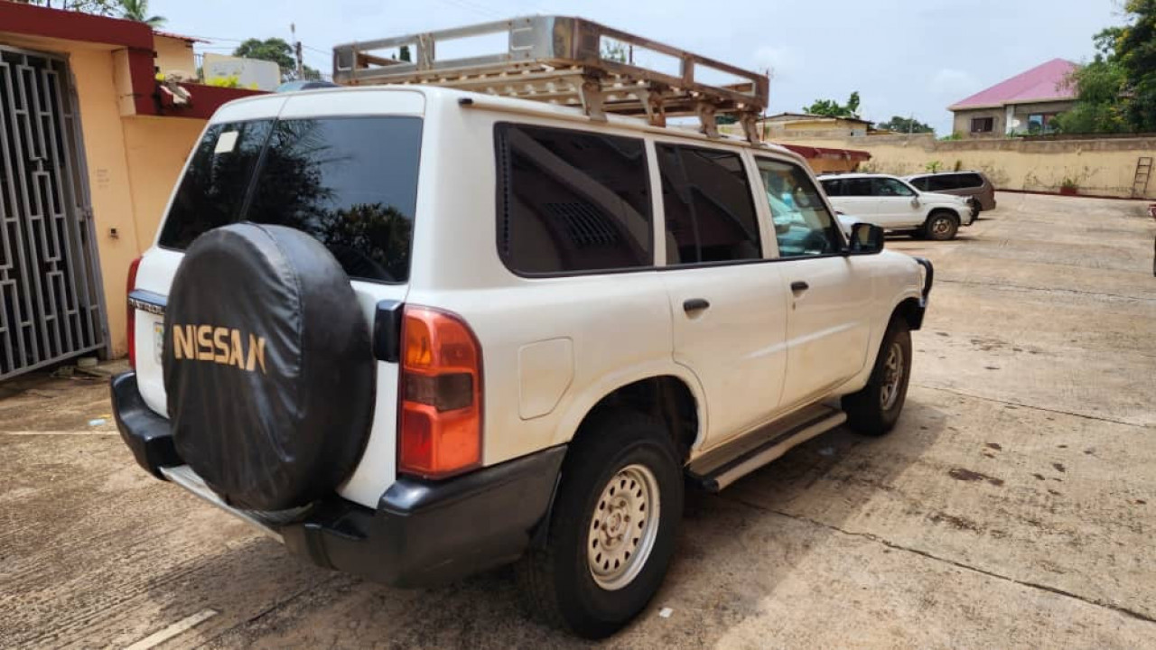 Nissan Patrol, Voitures, Conakry