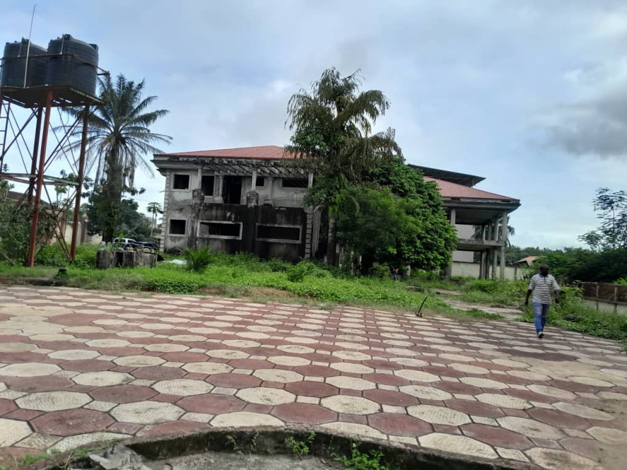 Vente d’une villa duplex inachevé à Tawyah corniche, Autres Immobiliers, Conakry