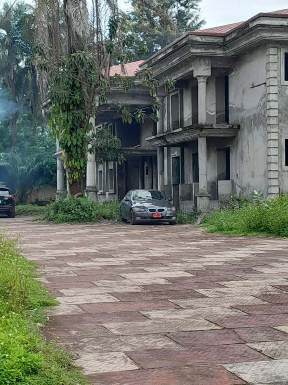 Vente d’une villa duplex inachevé à Tawyah corniche, Autres Immobiliers, Conakry