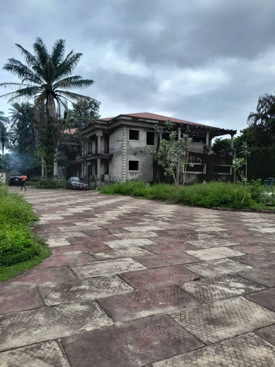 Vente d’une villa duplex inachevé à Tawyah corniche, Autres Immobiliers, Conakry