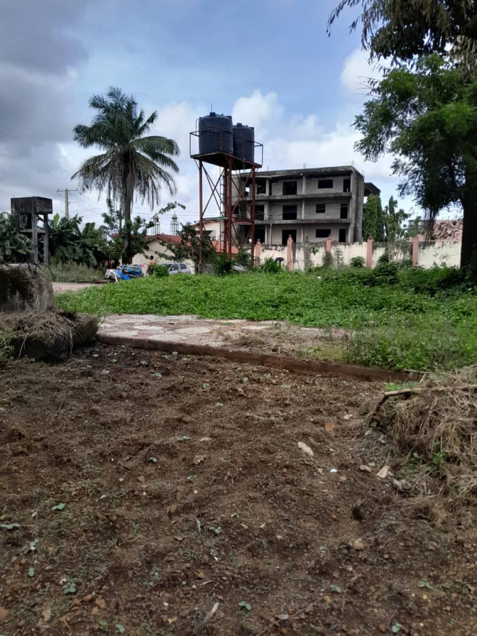 Vente d’une villa duplex inachevé à Tawyah corniche, Autres Immobiliers, Conakry