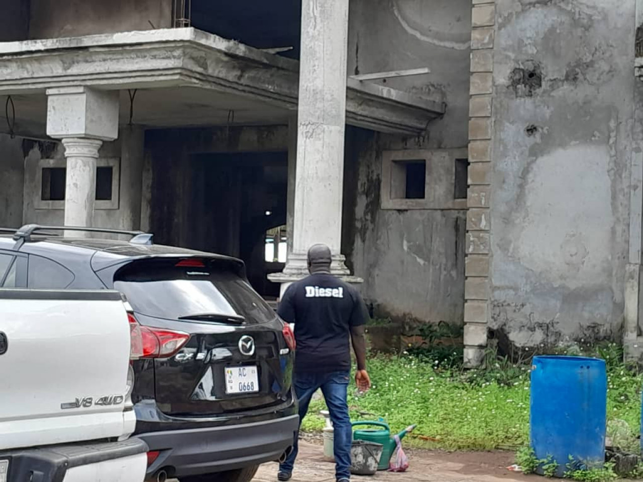 Vente d’une villa duplex inachevé à Tawyah corniche, Autres Immobiliers, Conakry