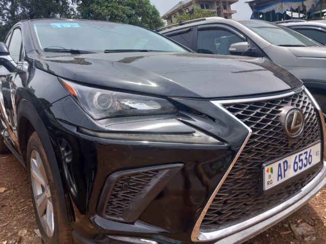 Lexus NX200t, Voitures, Conakry