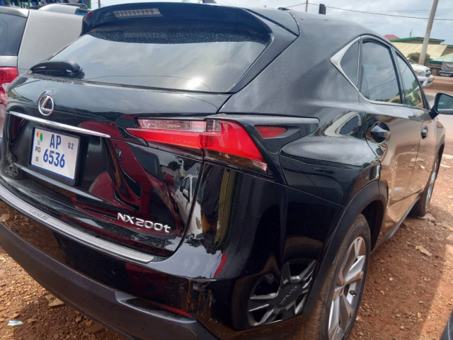 Lexus NX200t, Voitures, Conakry