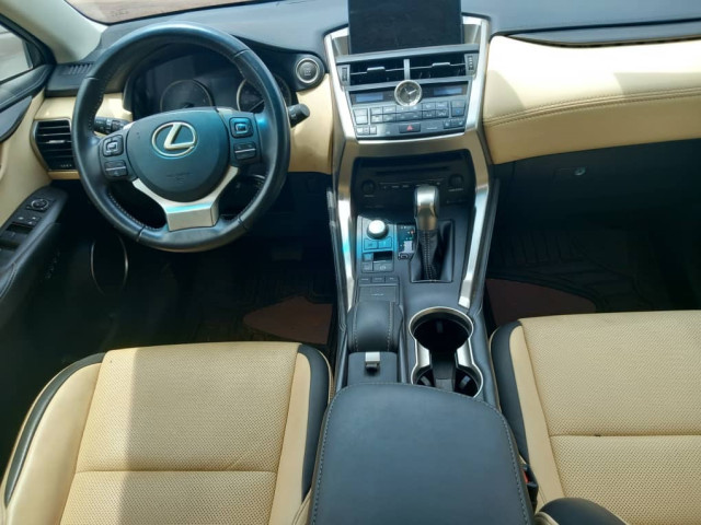 Lexus NX200t, Voitures, Conakry