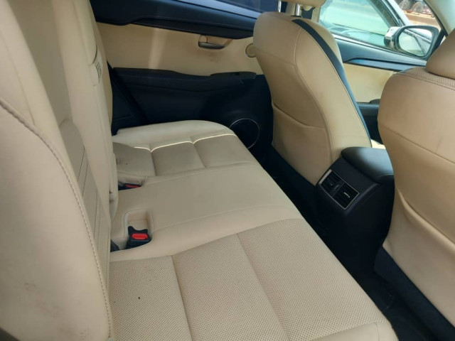 Lexus NX200t, Voitures, Conakry