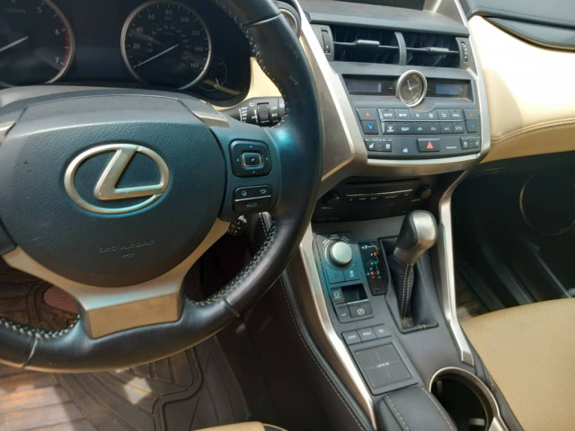 Lexus NX200t, Voitures, Conakry