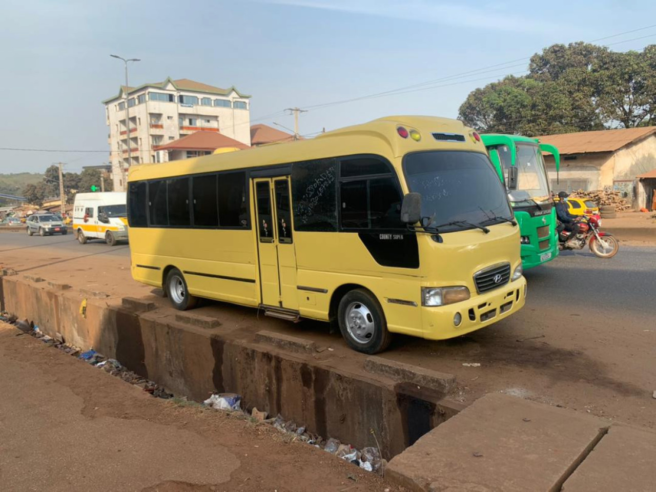 Bus hyundai, Camions - Autobus, Conakry