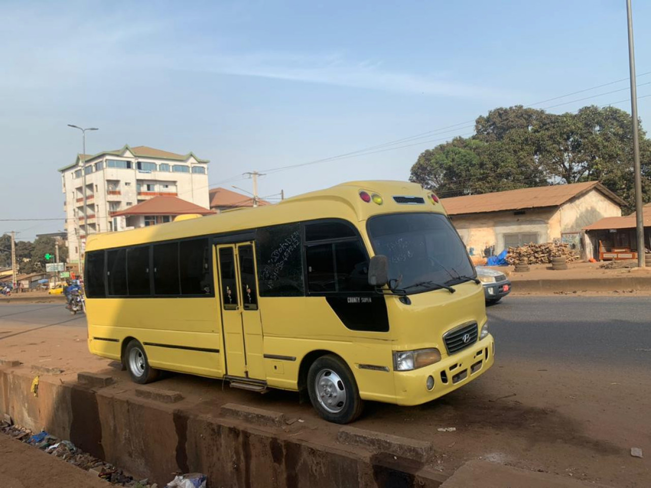 Bus hyundai, Camions - Autobus, Conakry