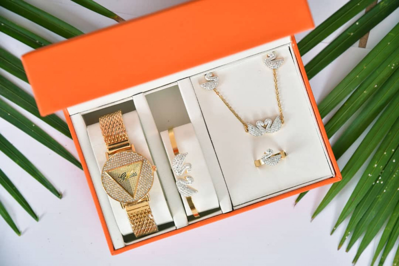 Vente des bijoux et montres, Tout Autre, Conakry