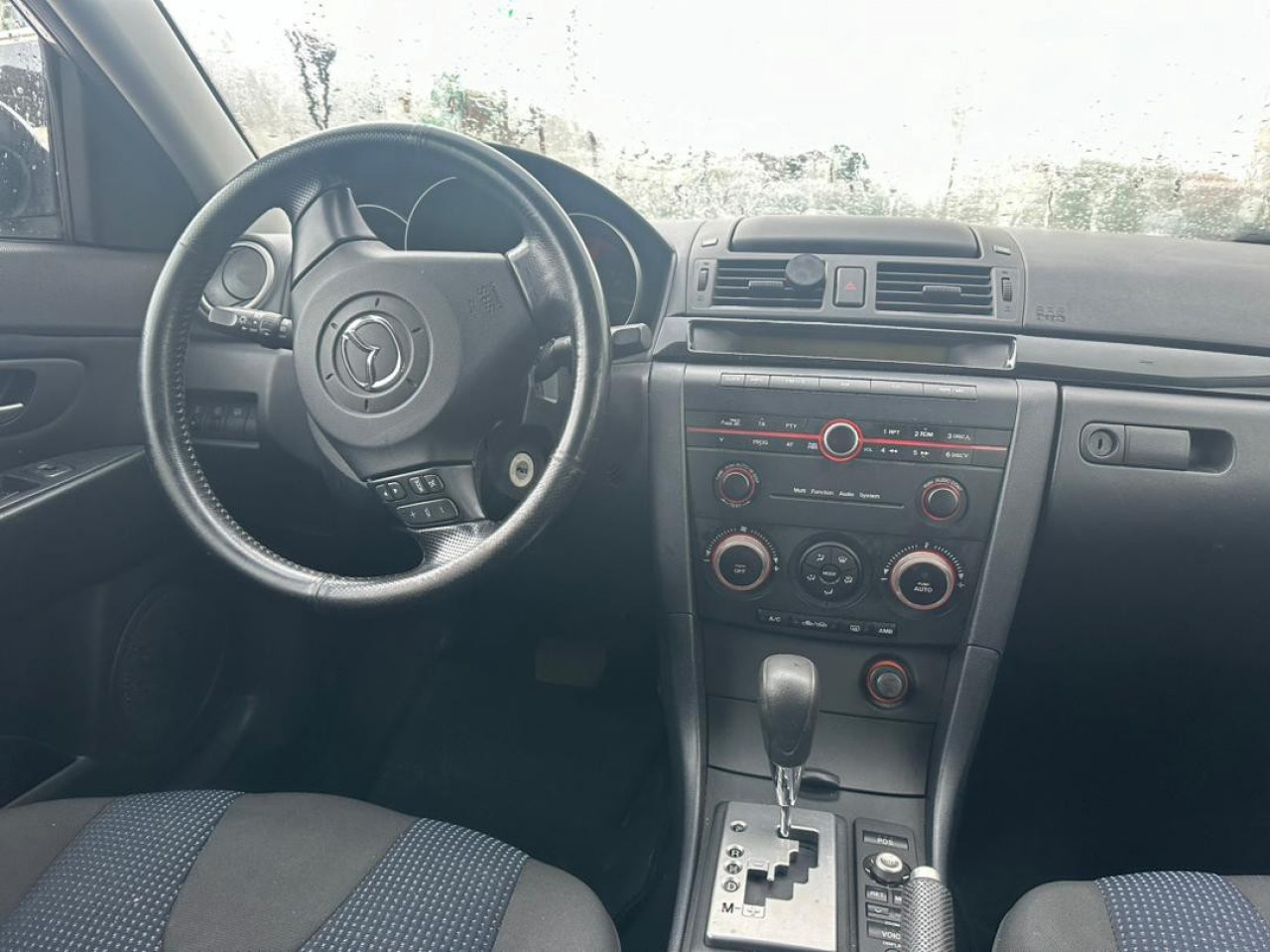 Mazda3, Voitures, Conakry