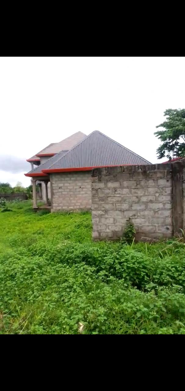 Une villa+ la fondation pour 3 trois dalles ( étages), Maisons, Conakry