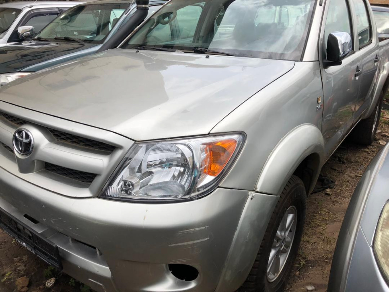 Toyota Hilux, Voitures, Conakry