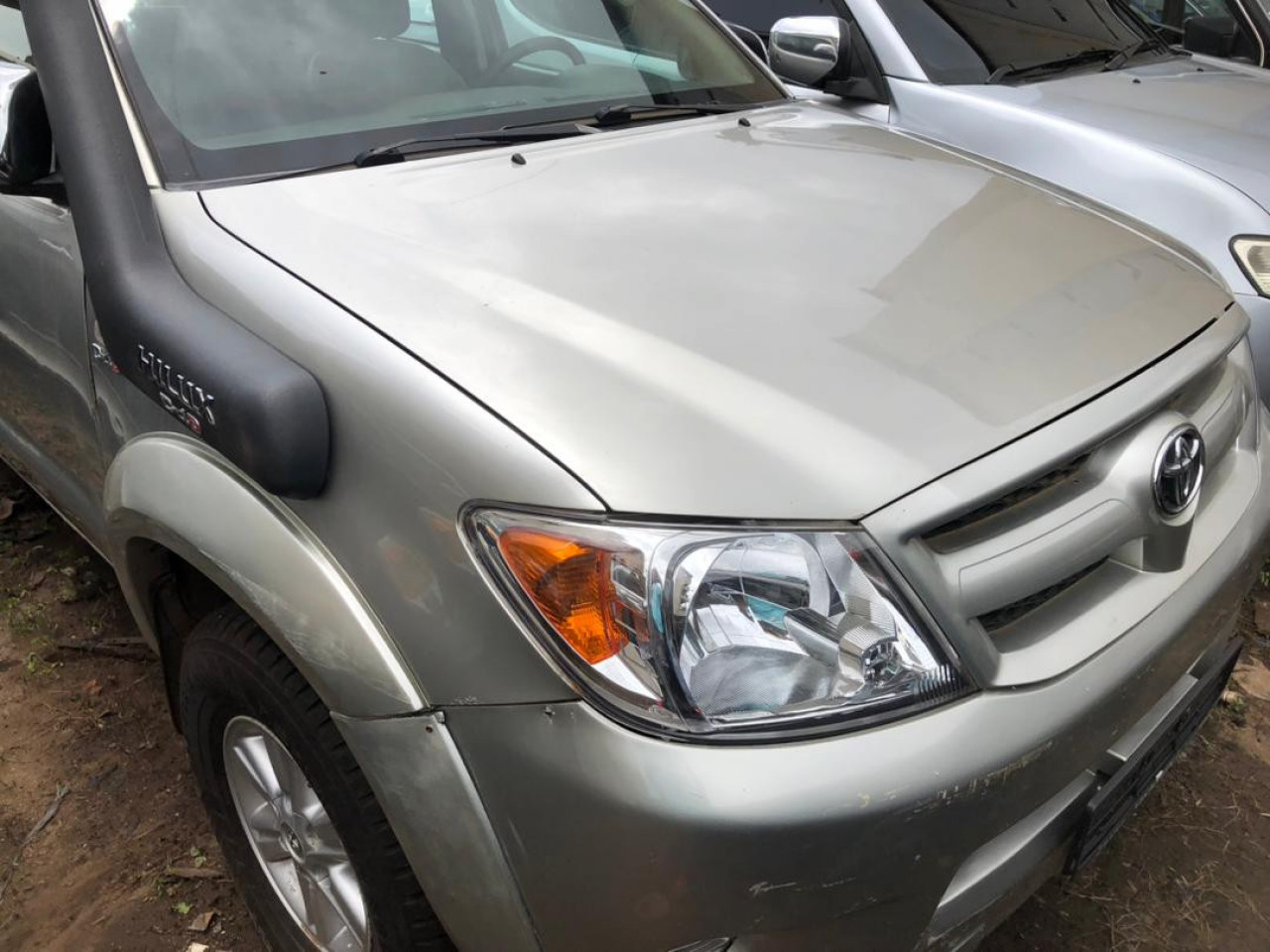 Toyota Hilux, Voitures, Conakry