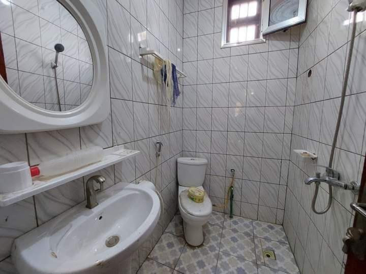 APPARTEMENT À LOUER À KISSOSSO T5, Autres Immobiliers, Conakry