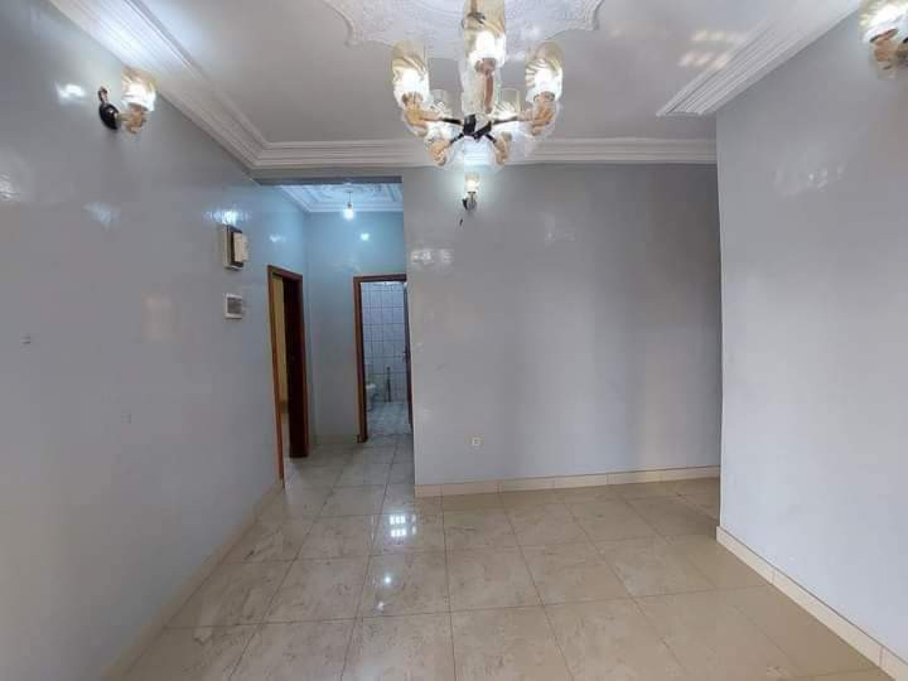 APPARTEMENT À LOUER À KISSOSSO T5, Autres Immobiliers, Conakry