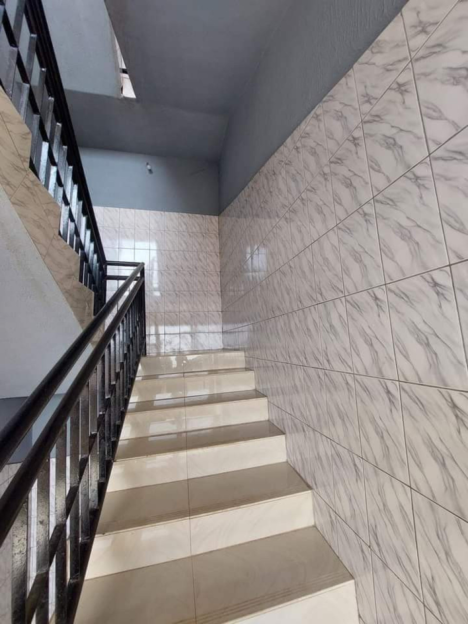 APPARTEMENT À LOUER À KISSOSSO T5, Autres Immobiliers, Conakry