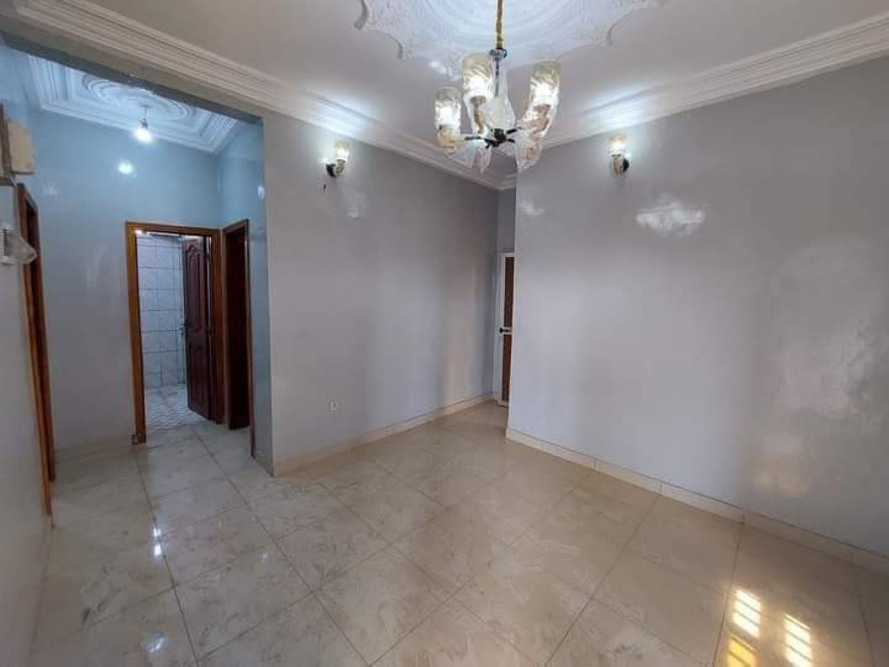 APPARTEMENT À LOUER À KISSOSSO T5, Autres Immobiliers, Conakry