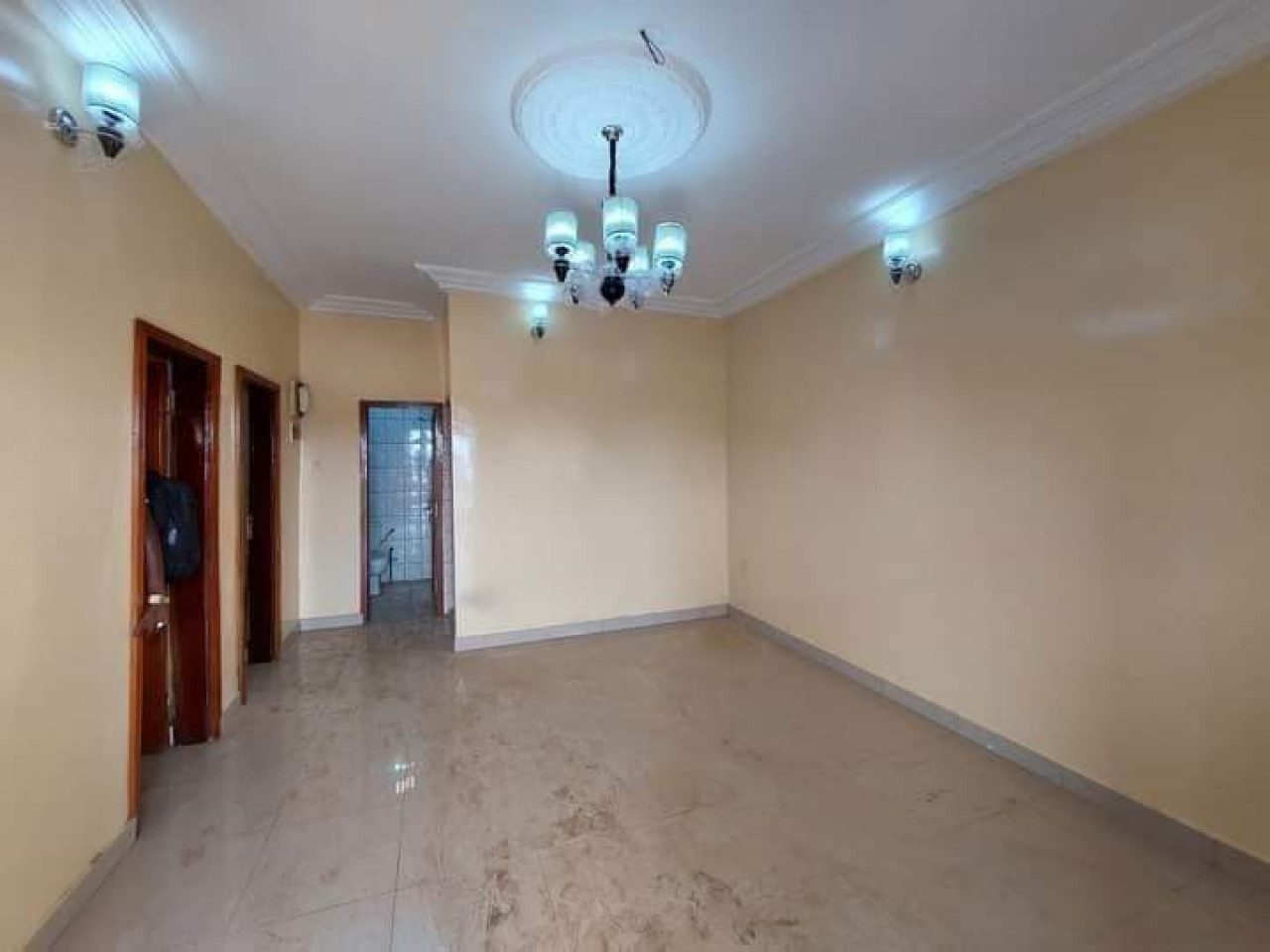 APPARTEMENT À LOUER À KISSOSSO T5, Autres Immobiliers, Conakry