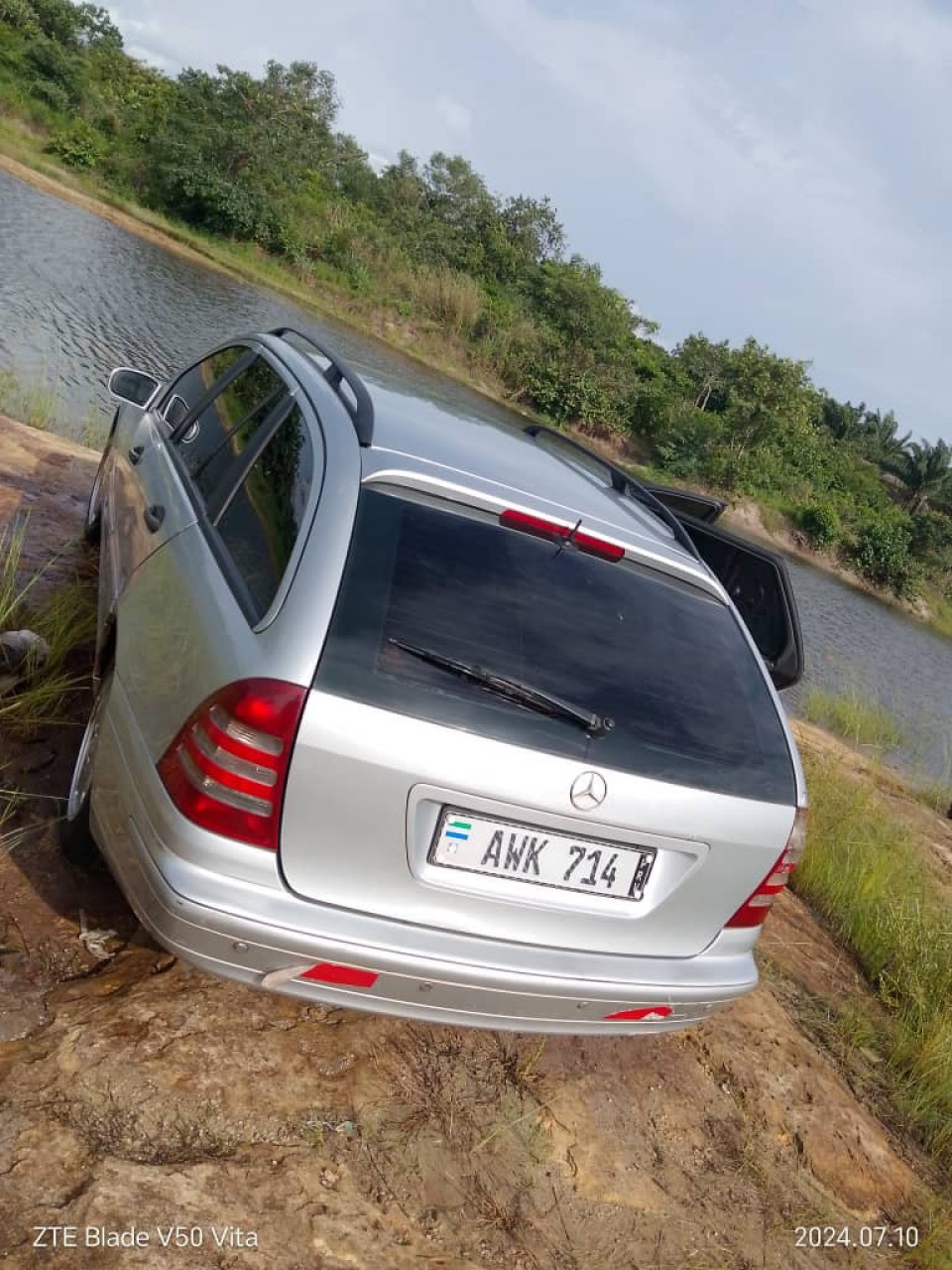 Mercedes phare 8, Voitures, Conakry