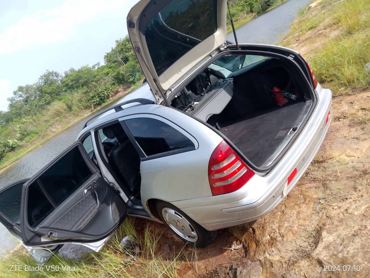 Mercedes phare 8, Voitures, Conakry