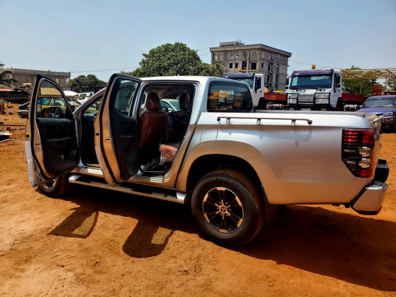 Mitsubishi Sorti usine, Voitures, Conakry