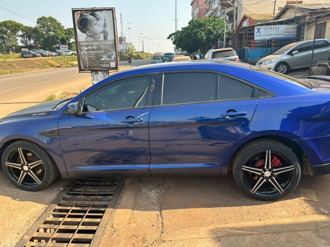 Ford taurus, Autres Véhicules, Conakry