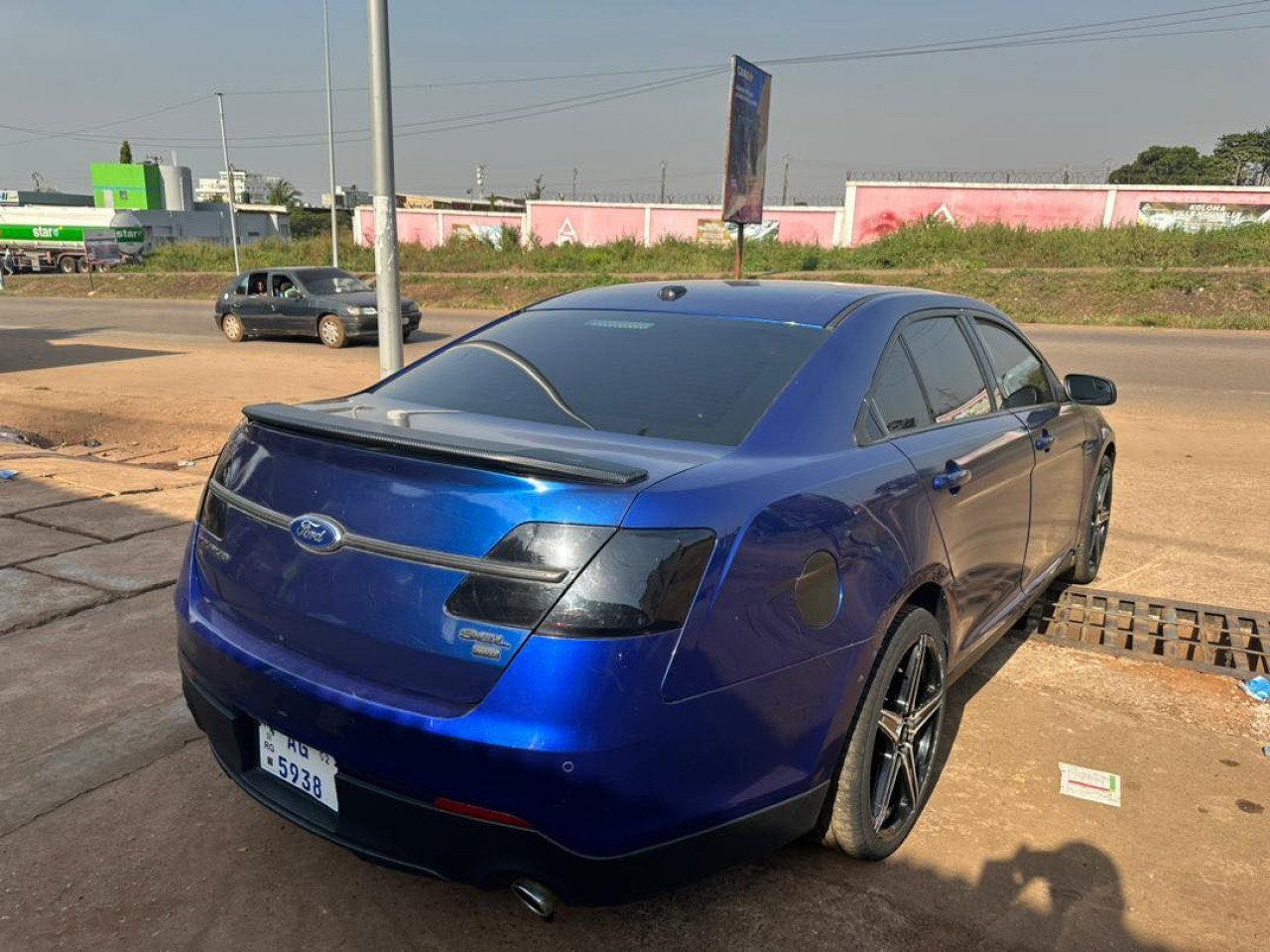 Ford taurus, Autres Véhicules, Conakry