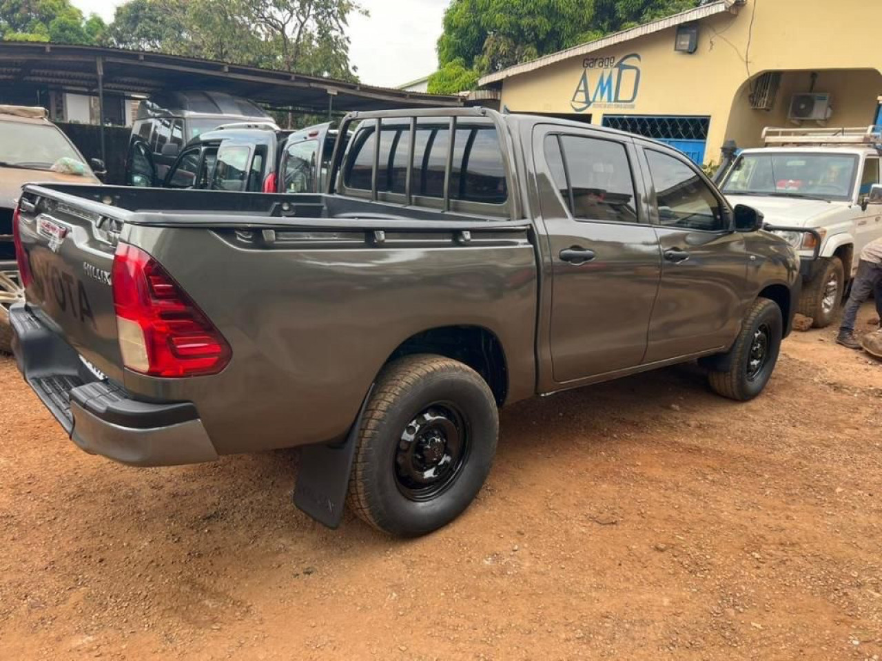 Toyota Hilux, Voitures, Conakry