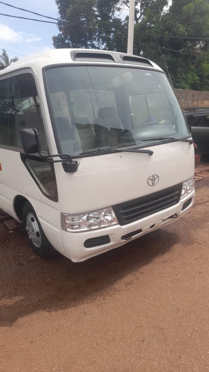 Bus 25 places, Camions - Autobus, Conakry