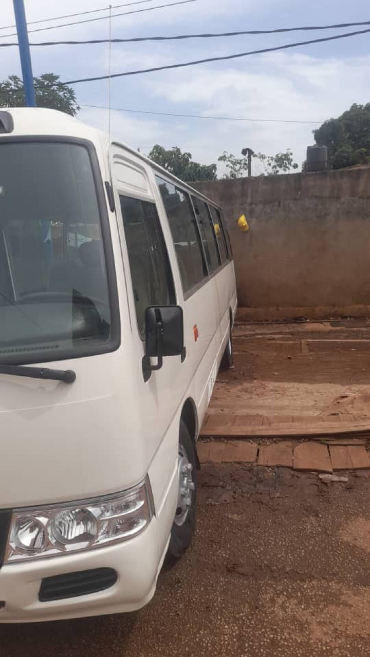 Bus 25 places, Camions - Autobus, Conakry