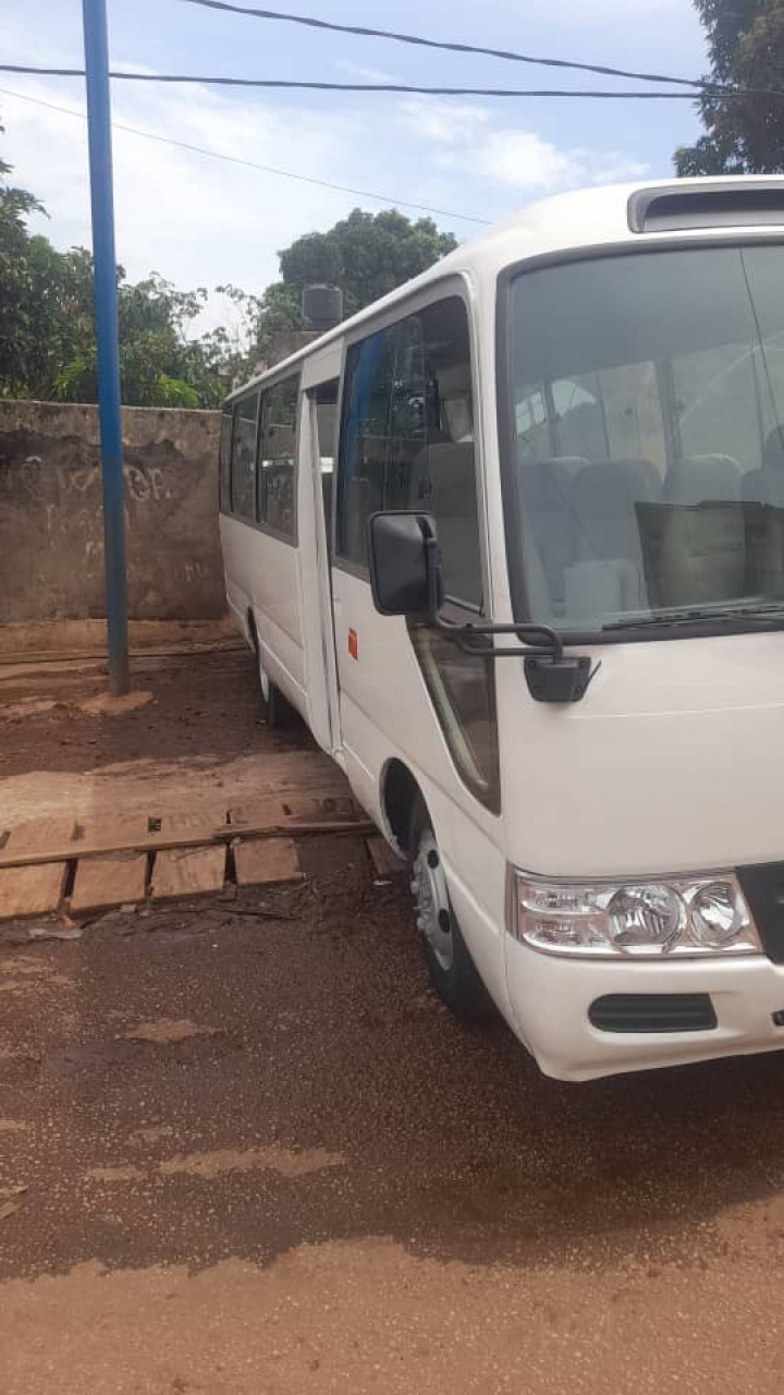 Bus 25 places, Camions - Autobus, Conakry