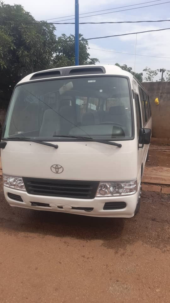 Bus 25 places, Camions - Autobus, Conakry