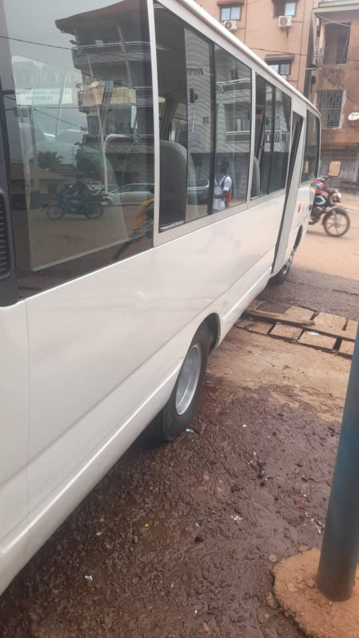 Bus 25 places, Camions - Autobus, Conakry