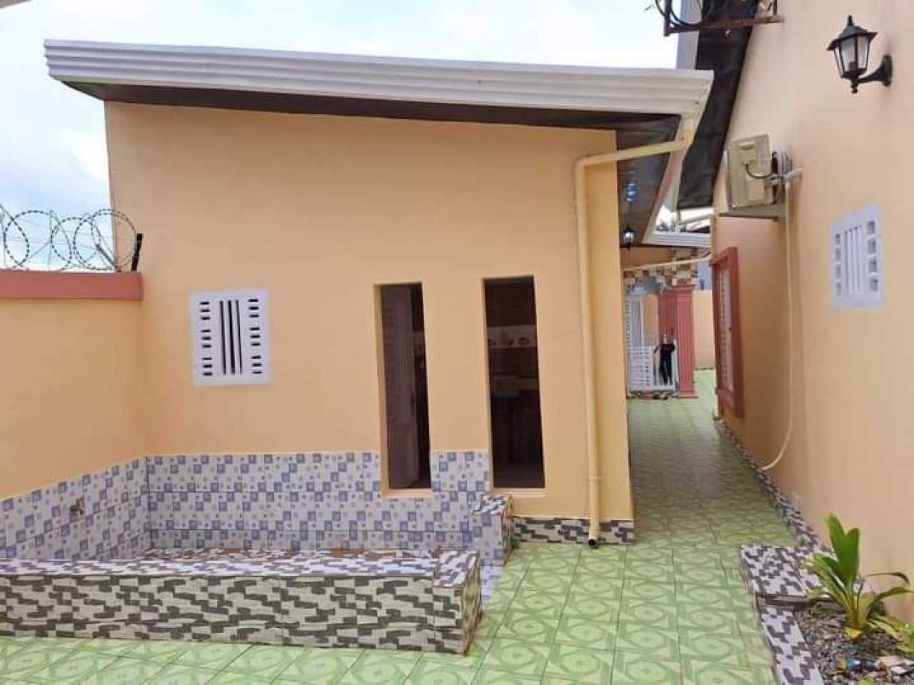 UNE VILLA A VENDRE A COYAH DOUMBOUYA, Maisons, Conakry