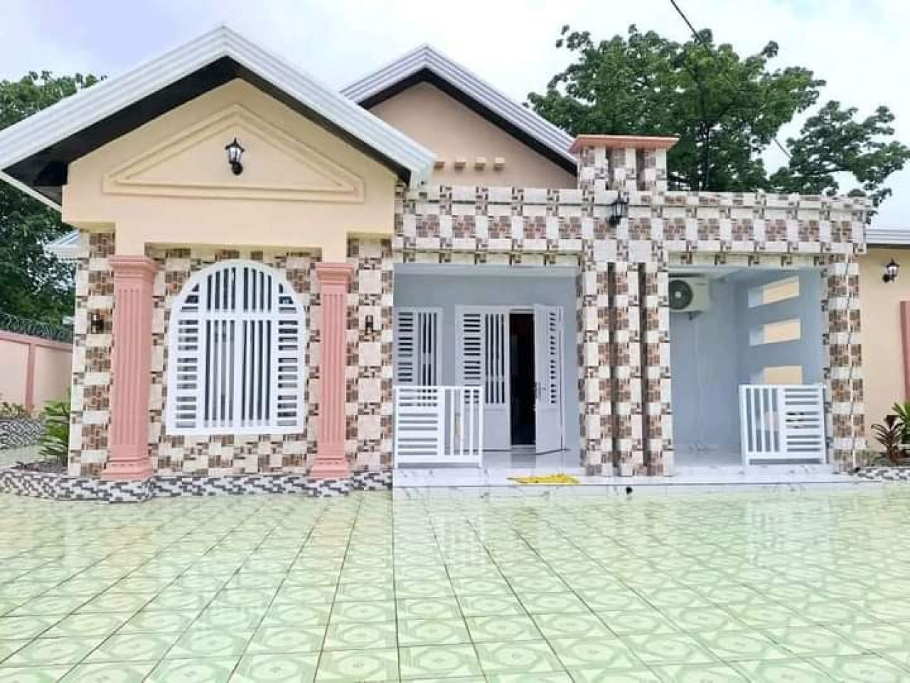 UNE VILLA A VENDRE A COYAH DOUMBOUYA, Maisons, Conakry