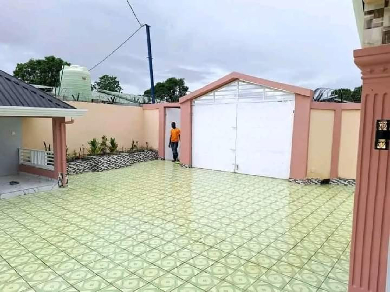 UNE VILLA A VENDRE A COYAH DOUMBOUYA, Maisons, Conakry