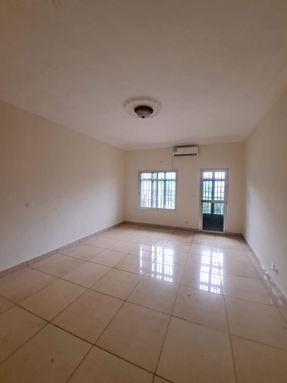 TRIPLEX À LOUER À KIPÉ, Autres Immobiliers, Conakry