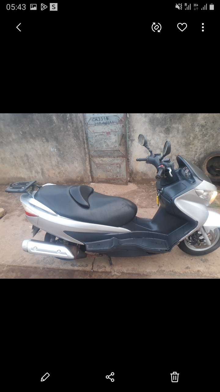 Moto scooter Suziki 125cc, Motos - Scooters, Conakry