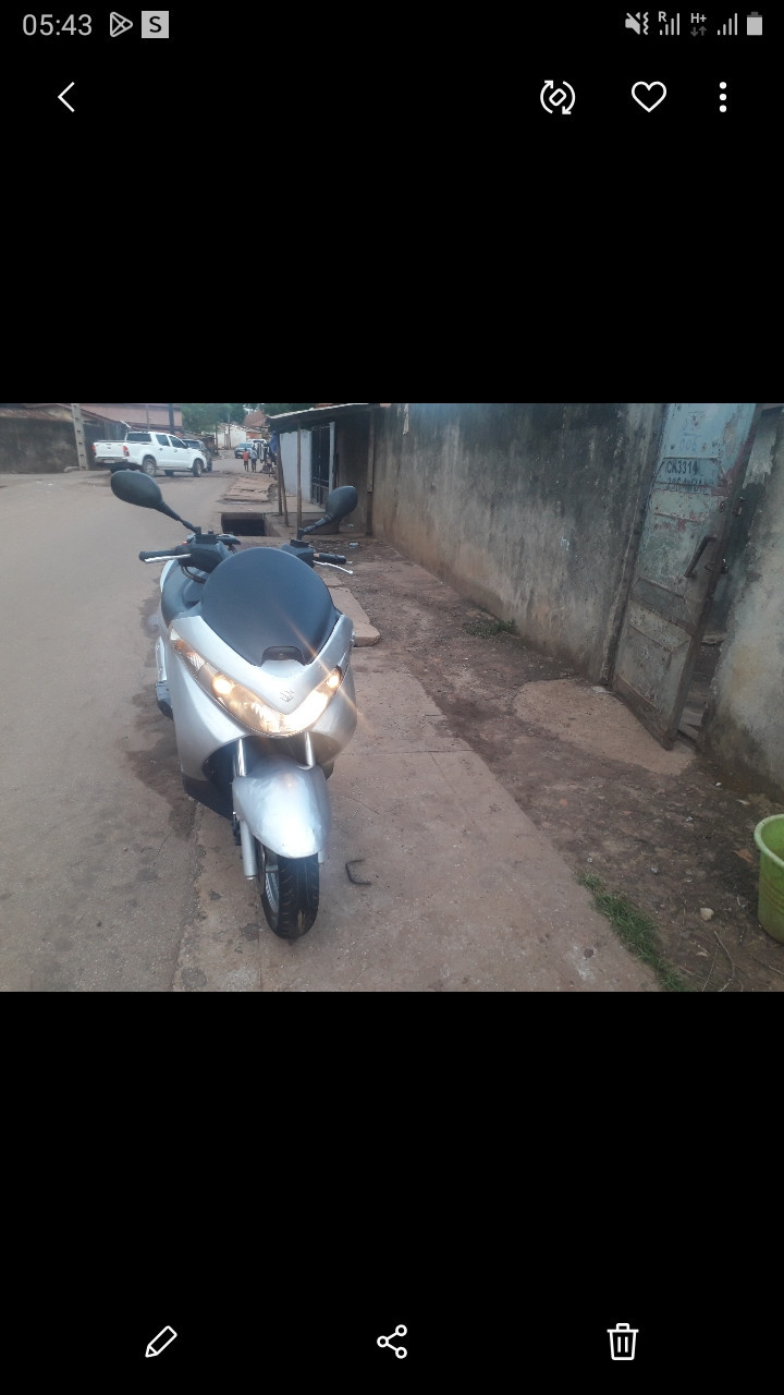 Moto scooter Suziki 125cc, Motos - Scooters, Conakry