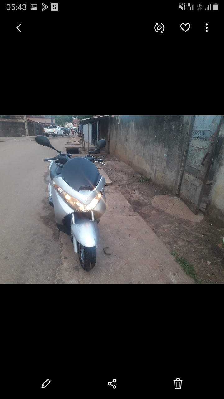 Moto scooter Suziki 125cc, Motos - Scooters, Conakry