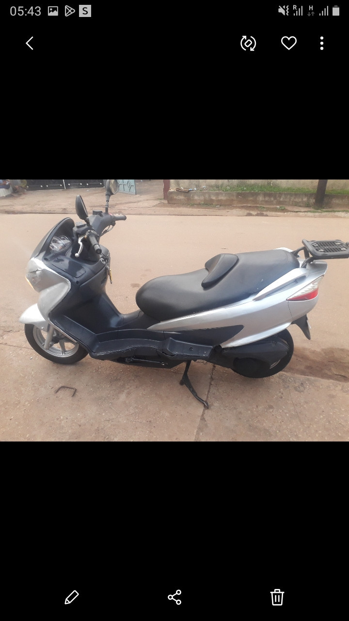 Moto scooter Suziki 125cc, Motos - Scooters, Conakry