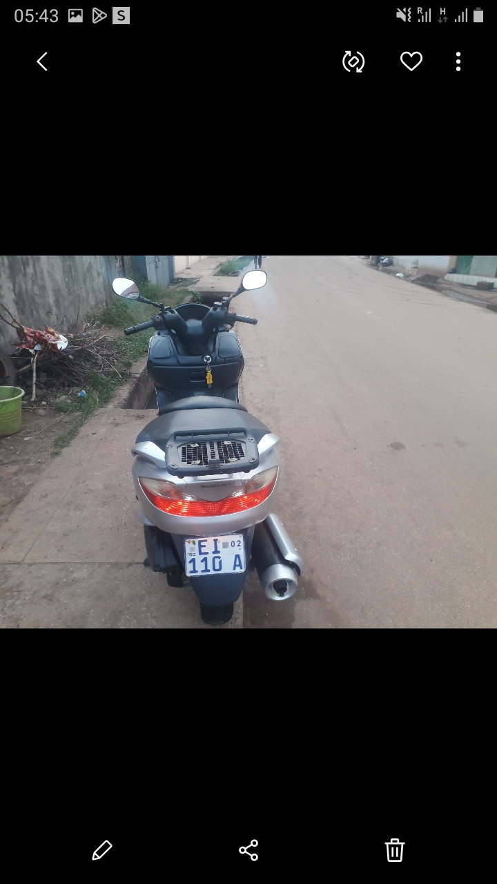 Moto scooter Suziki 125cc, Motos - Scooters, Conakry