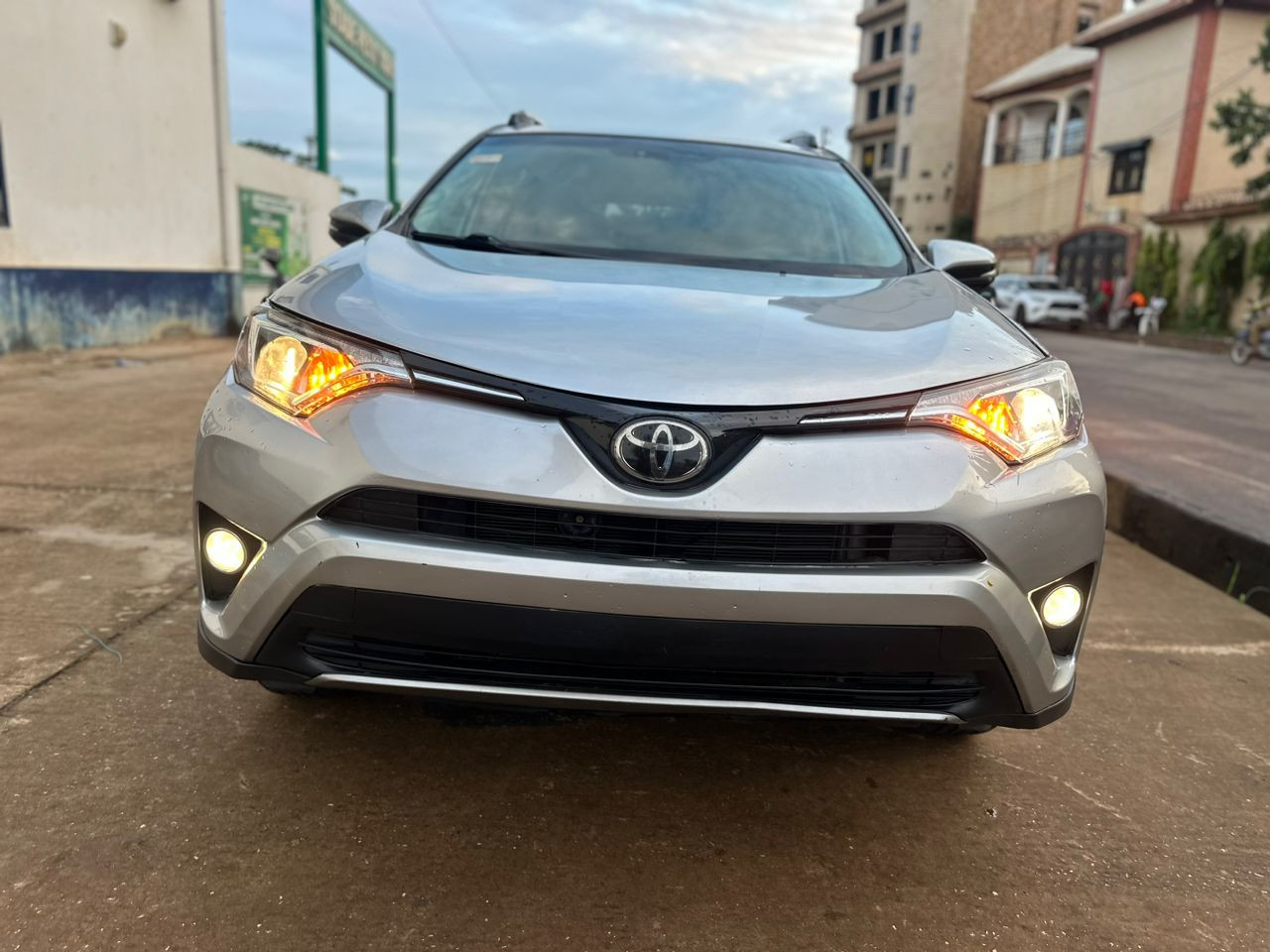 Toyota rav4, Voitures, Conakry