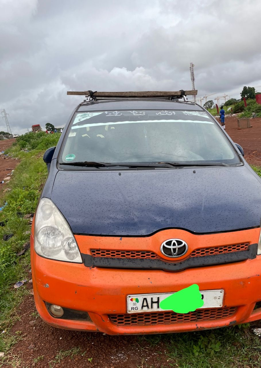 Toyota Verso, Voitures, Conakry