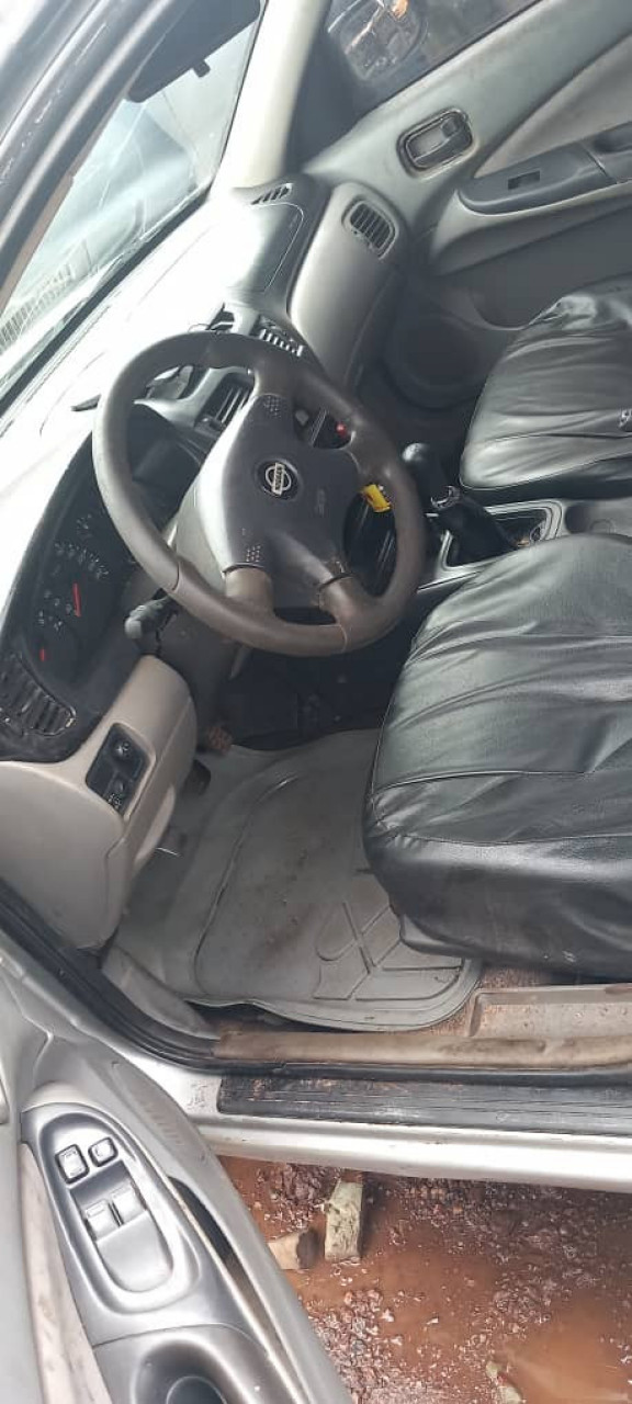 Nissan Almera, Voitures, Conakry