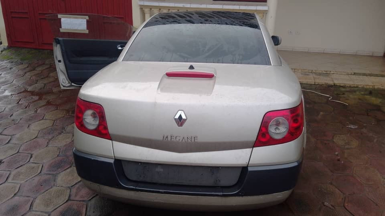 Renault décapotable, Voitures, Conakry