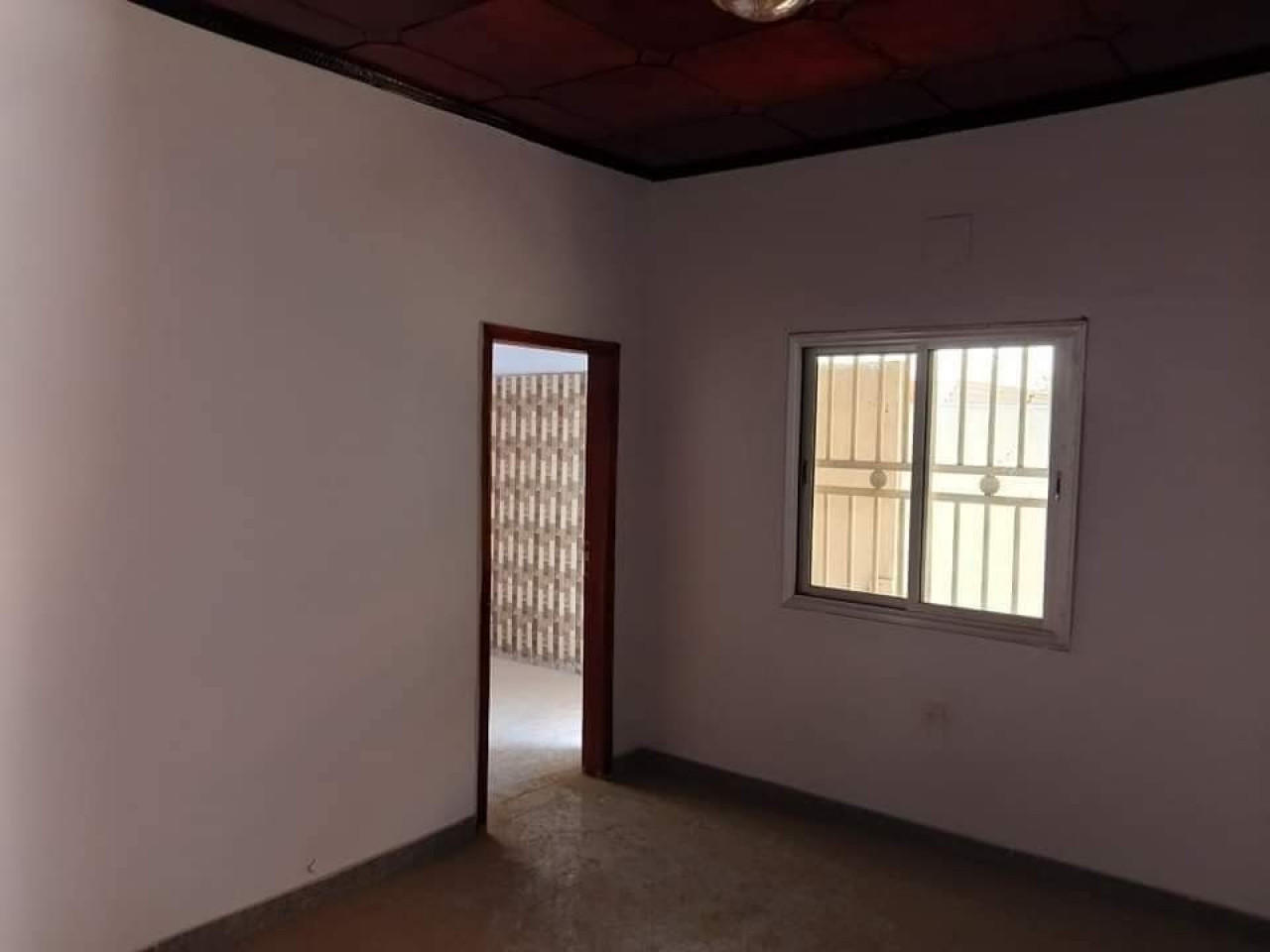 UNE MAISON A COYAH, Maisons, Conakry